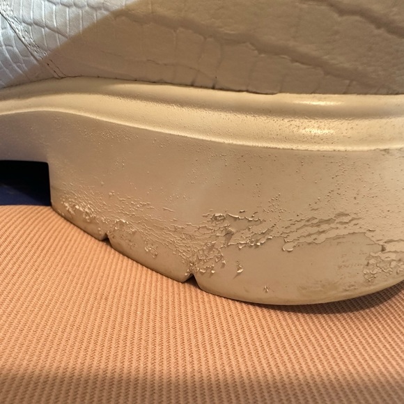 Stuart Weitzman Mckenzee mini croc print in white - Picture 6 of 9